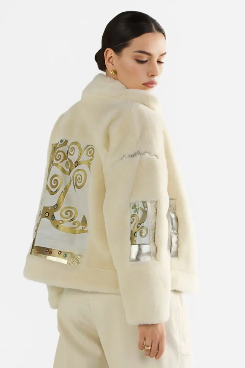 Ręcznie malowane sztuczne futerko ECRU GUSTAV – krótki fason ecru