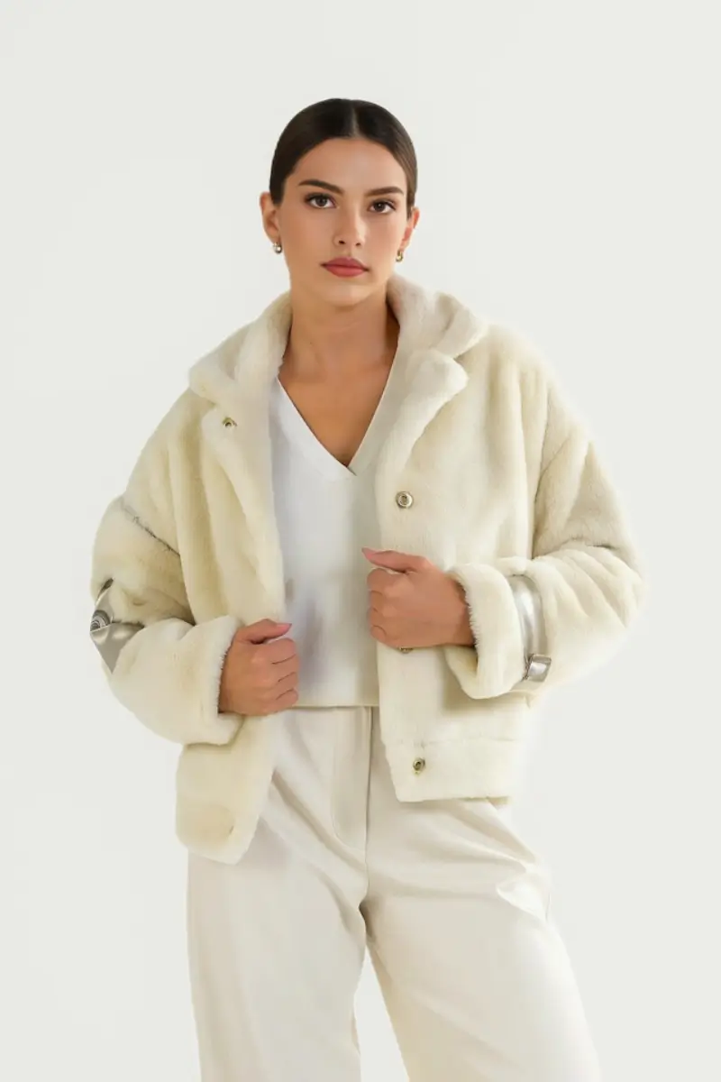 Ecru sztuczne futerko damskie ECRU GUSTAV – elegancki krótki fason