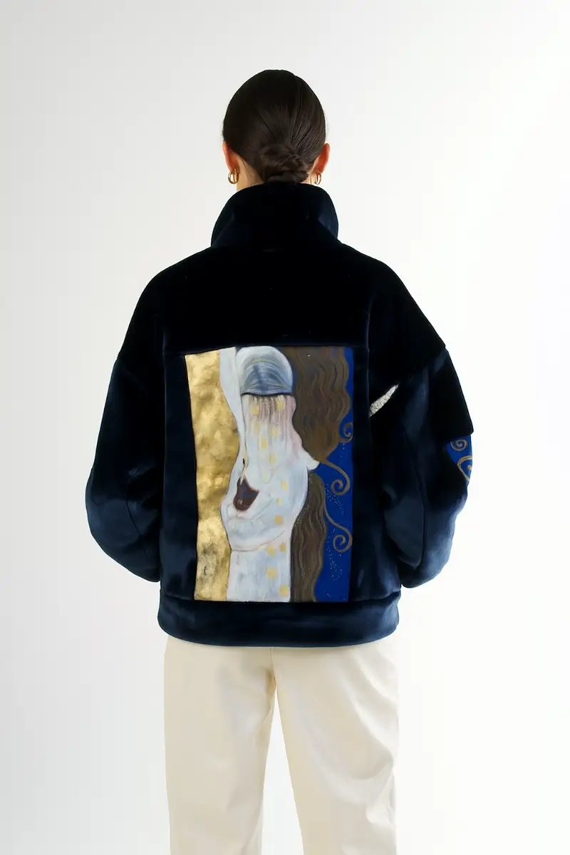 Ręcznie malowane sztuczne futerko NAVY BLUE GUSTAV – granatowy krótki fason