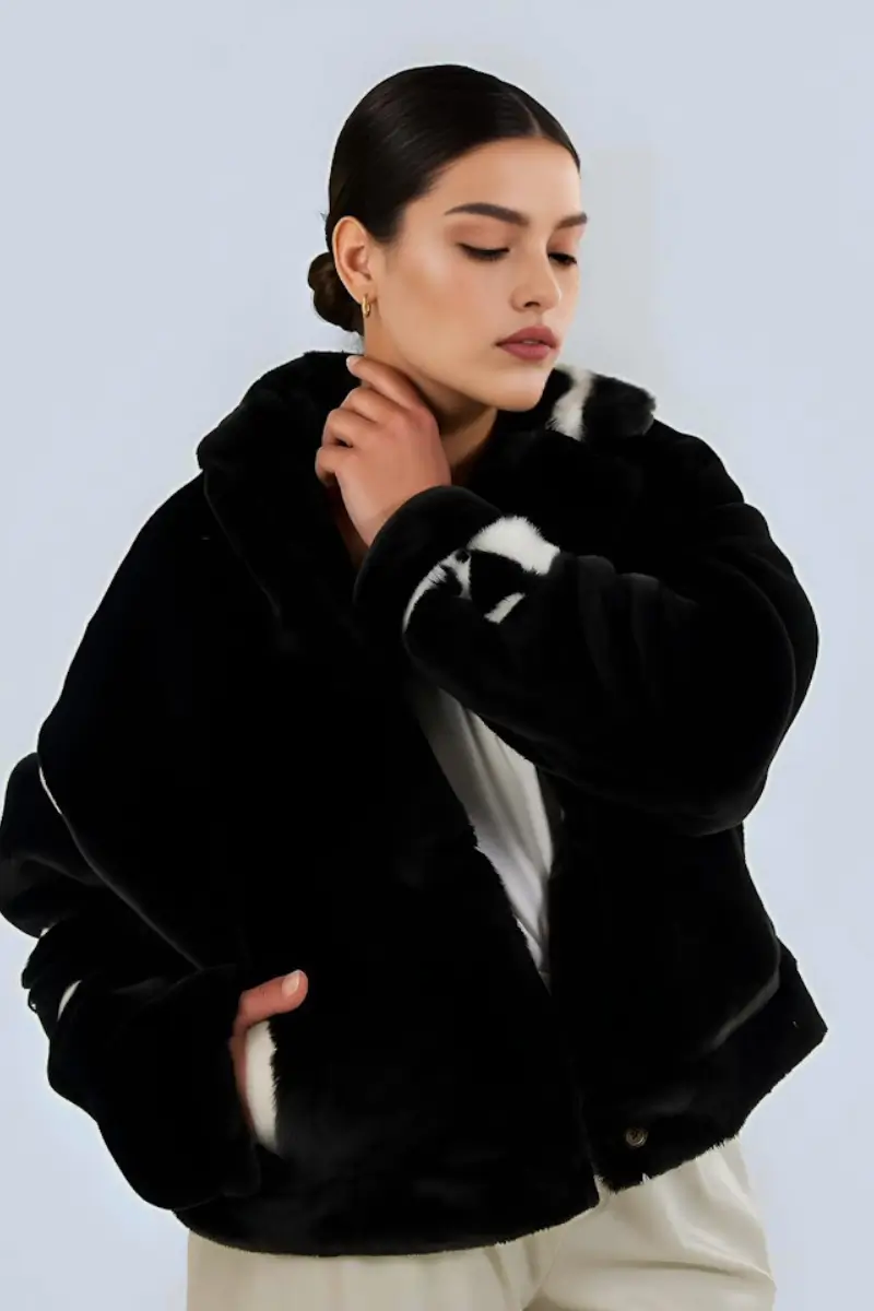 Czarne sztuczne futerko damskie BLACK AND WHITE PABLO – elegancki krótki fason