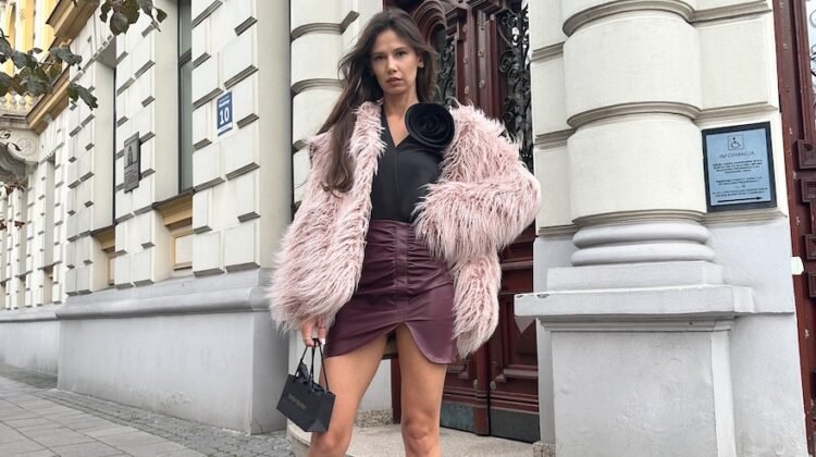 Różowe futerko – stylizacje