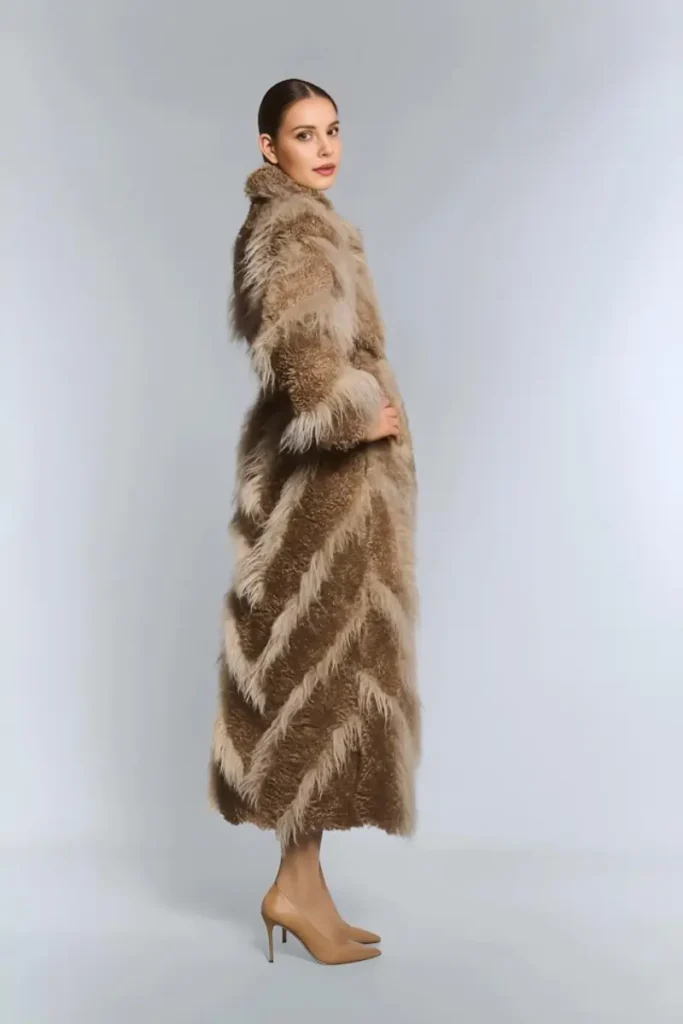 Płaszcz ze sztucznego futra damski IT GIRL z paskiem w talii