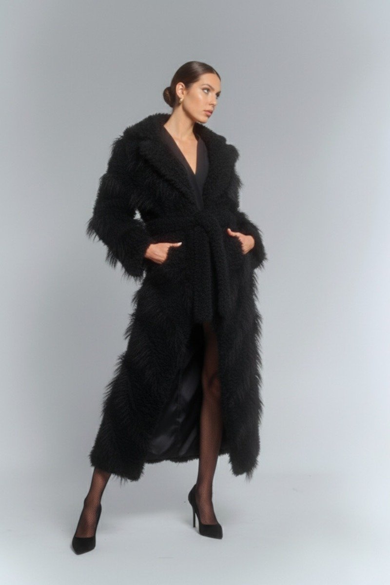 Czarne sztuczne futro IT GIRL