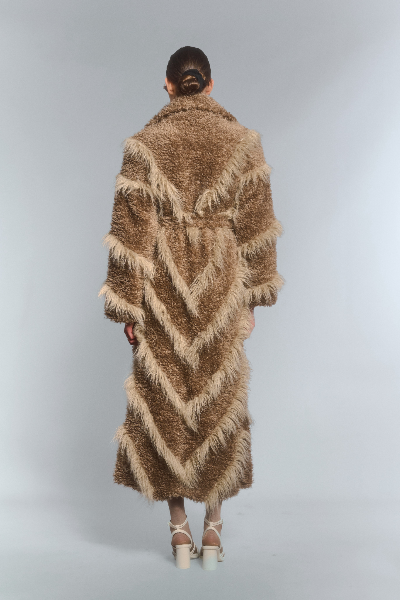 Beżowe sztuczne futro IT GIRL