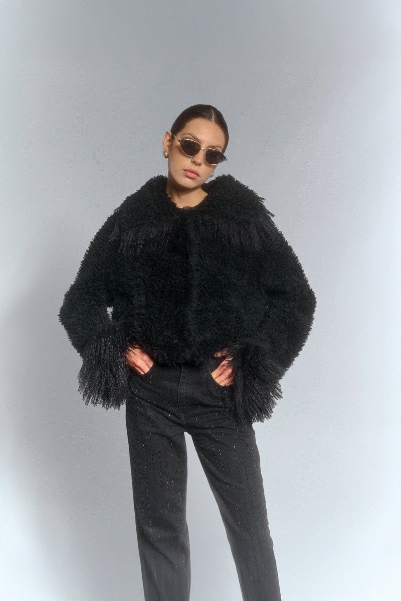 Czarne sztuczne futerko GODDESS