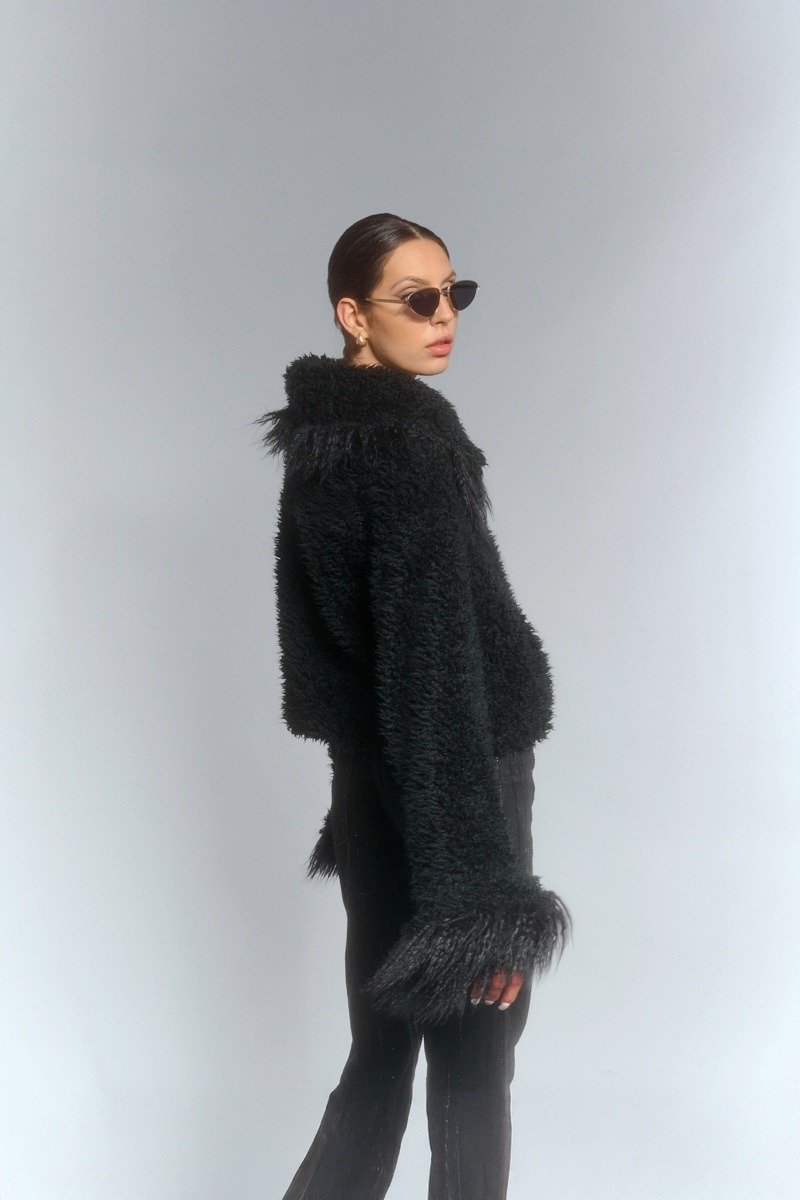 Czarne sztuczne futerko GODDESS